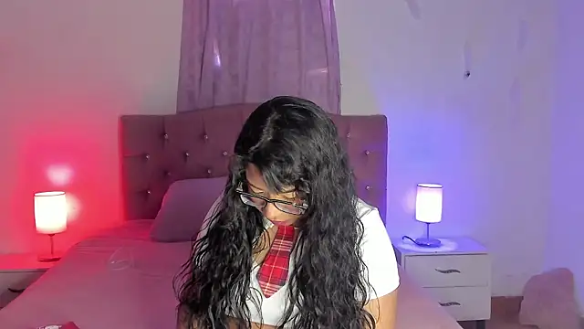 Snapshot of Latinabombsheell chatting on November 22, 2025, 3:44 pm Latinabombsheell online show from November 22, 2025, 3:44 pm