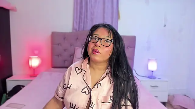 Snapshot of Latinabombsheell chatting on October 10, 2025, 5:52 am Latinabombsheell online show from October 10, 2025, 5:52 am