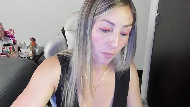 Snapshot of Andreina_Suann chatting on December 15, 2025, 12:33 pm Andreina Suann online show from December 15, 2025, 12:33 pm