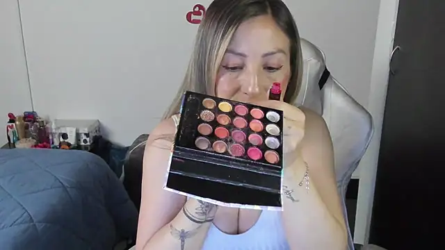 Snapshot of Andreina_Suann chatting on March 8, 2025, 10:54 am Andreina Suann online show from March 8, 2025, 10:54 am