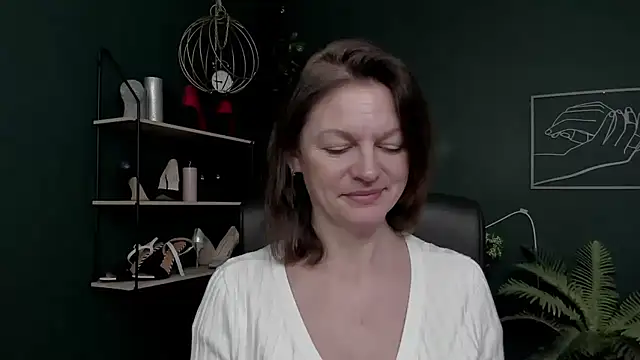 Snapshot of VivianWILD chatting on December 4, 2025, 6:45 am VivianWILD online show from December 4, 2025, 6:45 am