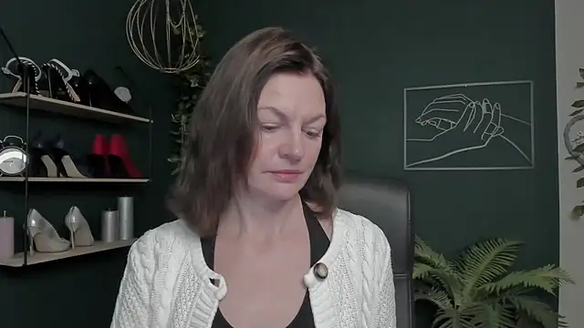 Snapshot of VivianWILD chatting on November 10, 2025, 7:35 am VivianWILD online show from November 10, 2025, 7:35 am