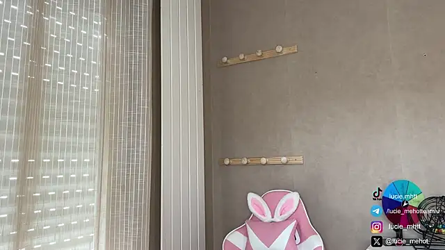 lucie mehott online show from September 28, 2025, 7:48 am