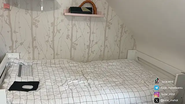 lucie mehott online show from September 26, 2025, 9:27 am