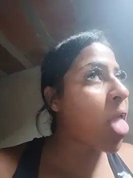 Giselabrunette25 online show from May 25, 2026, 8:40 pm