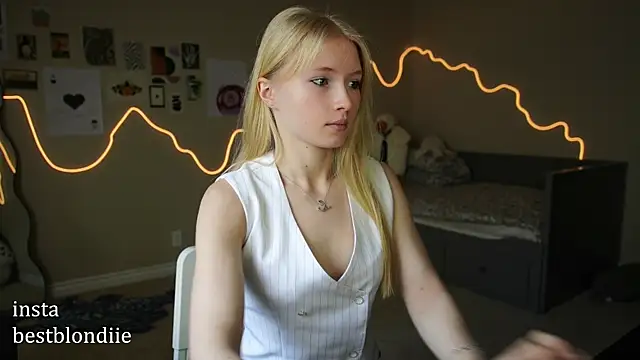 bestblonde online show from March 3, 2025, 5:52 pm