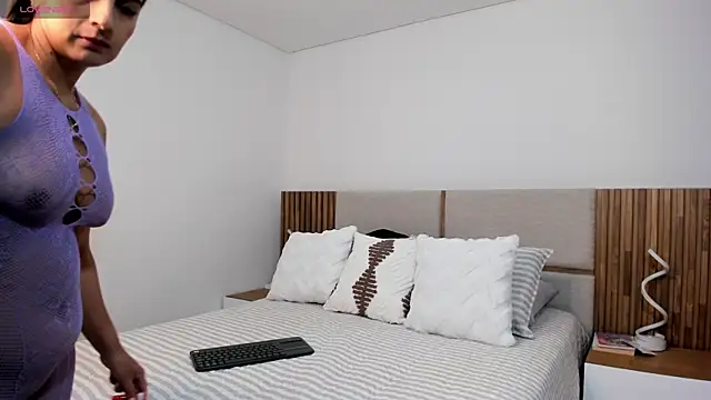 Snapshot of MalejaDiaz_ chatting on July 10, 2026, 12:27 pm MalejaDiaz online show from July 10, 2026, 12:27 pm