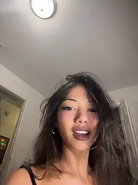 Snapshot of yummyrina chatting on June 4, 2026, 7:40 pm yummyrina online show from June 4, 2026, 7:40 pm