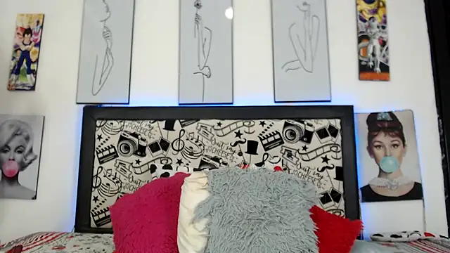 Rihana14 online show from April 17, 2026, 7:38 pm