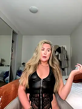 heidihulaa online show from October 15, 2025, 7:27 am