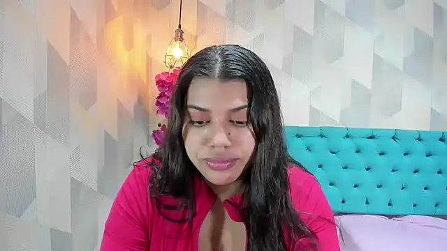 LindaBreeS online show from June 9, 2026, 2:18 pm