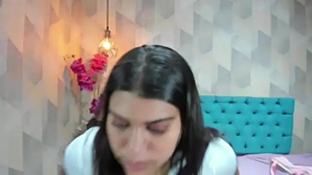 LindaBreeS online show from June 21, 2026, 2:34 pm