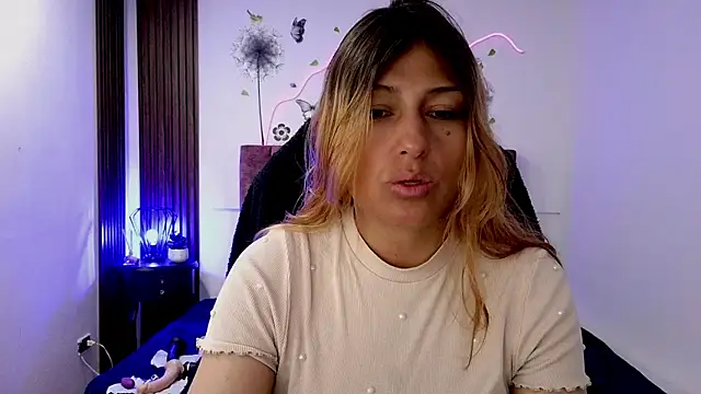 Snapshot of elena_detroya chatting on November 17, 2025, 12:20 pm elena detroya online show from November 17, 2025, 12:20 pm