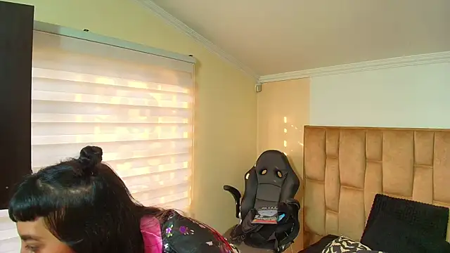 Naughty Kittenm online show from December 1, 2025, 11:33 am