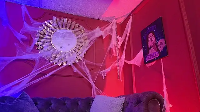 Julieta Russell online show from October 22, 2025, 11:20 am