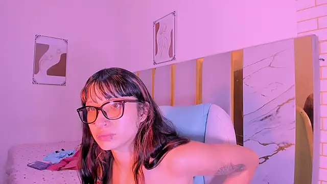 Snapshot of laurem-paulette chatting on November 1, 2025, 1:16 pm laurem-paulette online show from November 1, 2025, 1:16 pm