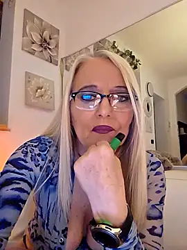 kikkastar online show from February 25, 2026, 8:41 pm