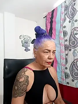 freyadevil333 online show from October 27, 2025, 3:57 pm