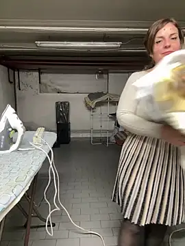 Snapshot of Sunbelxx chatting on November 27, 2025, 9:21 am Sunbelxx online show from November 27, 2025, 9:21 am