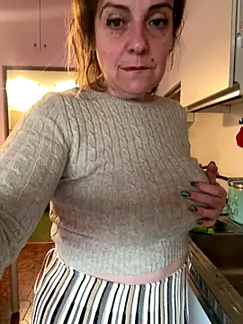 Snapshot of Sunbelxx chatting on December 3, 2025, 9:20 am Sunbelxx online show from December 3, 2025, 9:20 am