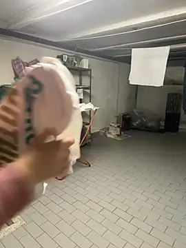 Snapshot of Sunbelxx chatting on November 17, 2025, 11:47 am Sunbelxx online show from November 17, 2025, 11:47 am