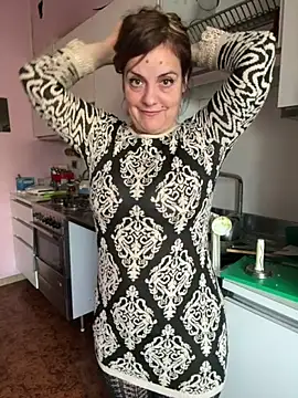 Snapshot of Sunbelxx chatting on November 26, 2025, 9:20 am Sunbelxx online show from November 26, 2025, 9:20 am