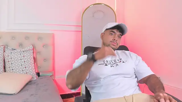 Big furry bear13 online show from January 13, 2026, 1:04 pm