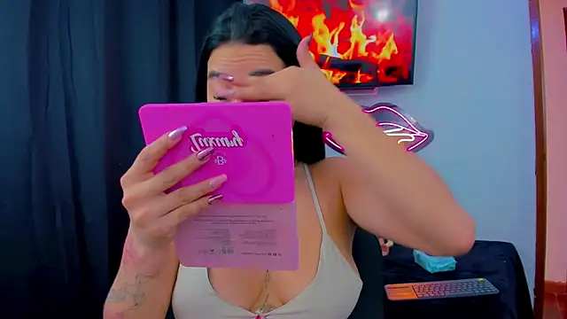 sunshine uwu22 online show from March 3, 2026, 7:43 pm