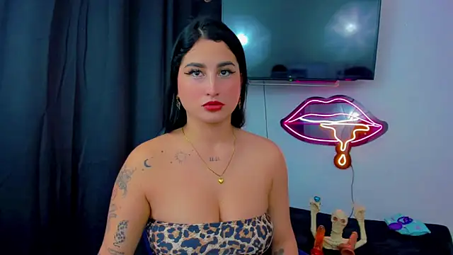 sunshine uwu22 online show from April 11, 2026, 6:11 pm