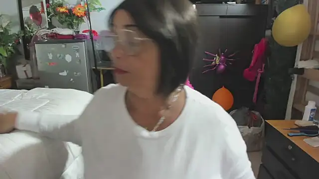 Mrs mommy  online show from November 21, 2025, 11:26 pm