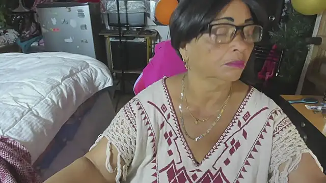 Mrs mommy  online show from November 12, 2025, 7:18 pm