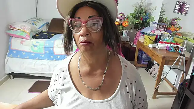 Mrs mommy  online show from October 3, 2025, 7:48 pm