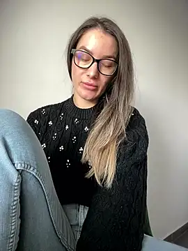 HotXMom online show from January 13, 2026, 8:07 am