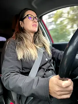 HotXMom online show from November 4, 2025, 6:39 am