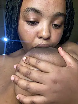 Snapshot of Linahlove chatting on March 6, 2025, 7:43 pm Linahlove online show from March 6, 2025, 7:43 pm