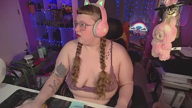 Snapshot of FatVeronica chatting on March 19, 2026, 11:10 am FatVeronica online show from March 19, 2026, 11:10 am