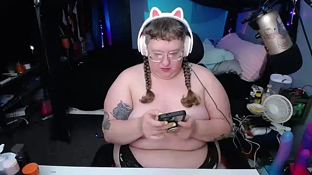 Snapshot of FatVeronica chatting on February 28, 2025, 2:42 pm FatVeronica online show from February 28, 2025, 2:42 pm