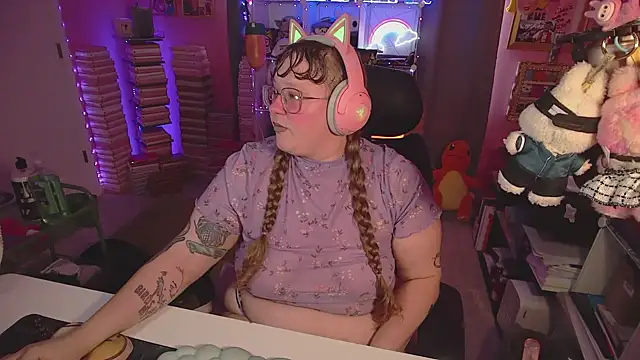 Snapshot of FatVeronica chatting on June 25, 2026, 5:07 pm FatVeronica online show from June 25, 2026, 5:07 pm