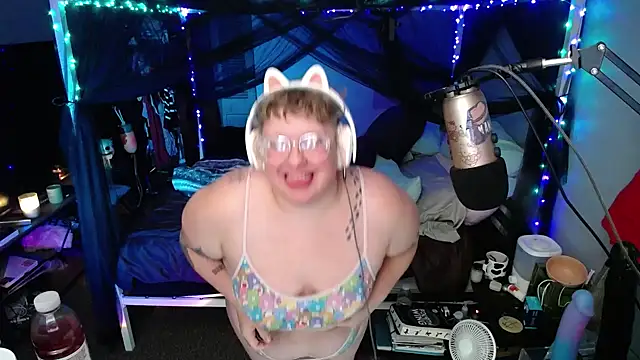 Snapshot of FatVeronica chatting on January 24, 2025, 6:57 am FatVeronica online show from January 24, 2025, 6:57 am