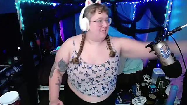 Snapshot of FatVeronica chatting on February 6, 2025, 6:29 am FatVeronica online show from February 6, 2025, 6:29 am