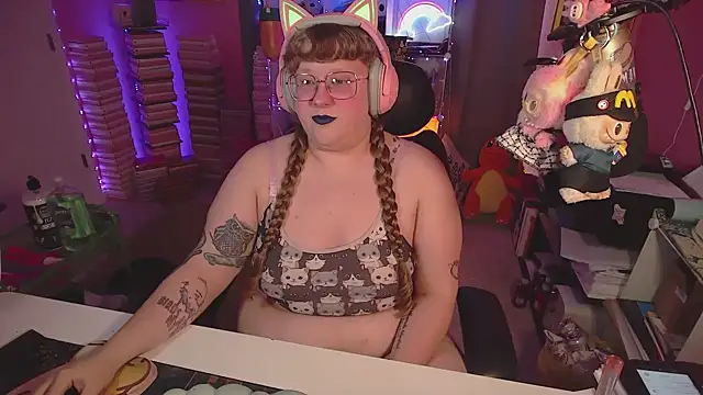 Snapshot of FatVeronica chatting on June 24, 2026, 5:11 pm FatVeronica online show from June 24, 2026, 5:11 pm