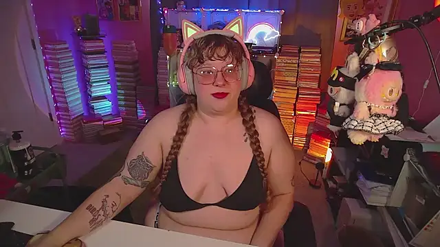 Snapshot of FatVeronica chatting on July 8, 2026, 5:13 pm FatVeronica online show from July 8, 2026, 5:13 pm