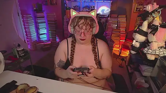 Snapshot of FatVeronica chatting on August 6, 2026, 6:36 pm FatVeronica online show from August 6, 2026, 6:36 pm