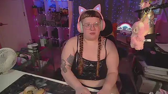 Snapshot of FatVeronica chatting on March 21, 2026, 5:17 pm FatVeronica online show from March 21, 2026, 5:17 pm