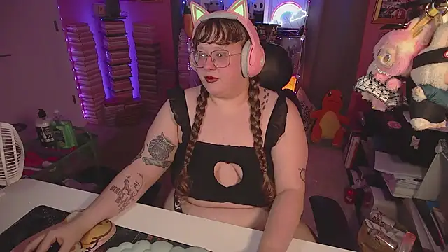Snapshot of FatVeronica chatting on June 24, 2026, 2:43 am FatVeronica online show from June 24, 2026, 2:43 am