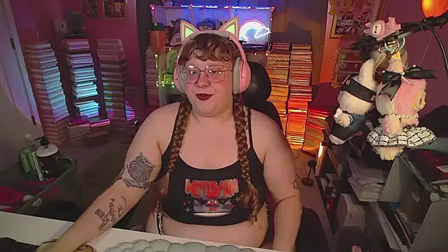 Snapshot of FatVeronica chatting on June 28, 2026, 5:08 pm FatVeronica online show from June 28, 2026, 5:08 pm