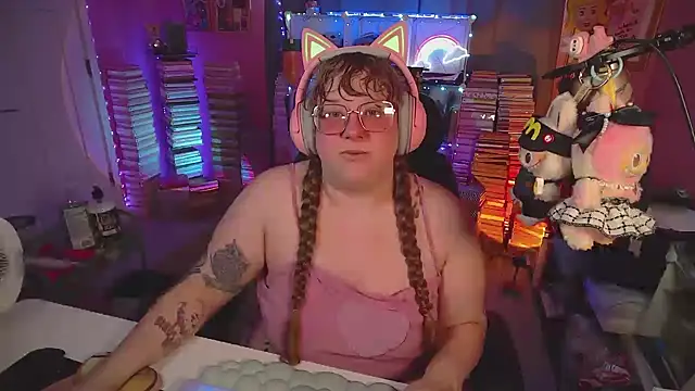 Snapshot of FatVeronica chatting on August 8, 2026, 7:21 pm FatVeronica online show from August 8, 2026, 7:21 pm