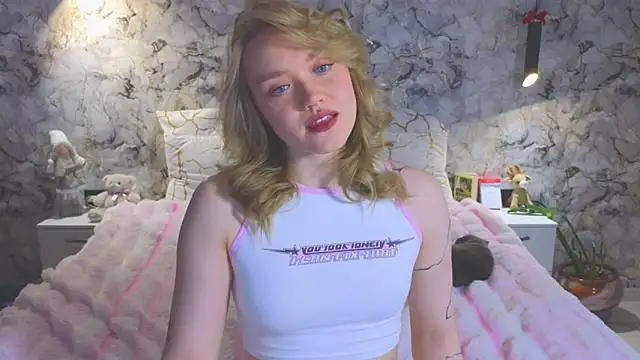 Snapshot of Aurora_Golden1 chatting on April 23, 2026, 6:53 am Aurora Golden1 online show from April 23, 2026, 6:53 am