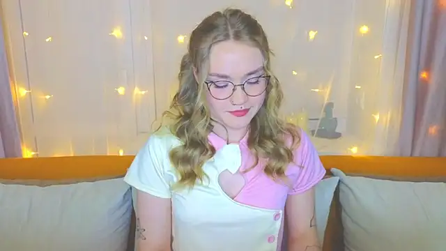 Snapshot of Aurora_Golden1 chatting on March 8, 2025, 8:03 pm Aurora Golden1 online show from March 8, 2025, 8:03 pm