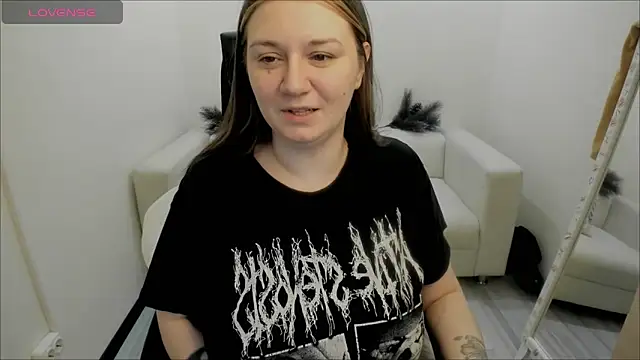 Snapshot of AlisaBacker chatting on January 3, 2025, 1:27 am AlisaBacker online show from January 3, 2025, 1:27 am